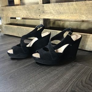 Black wedge shoe